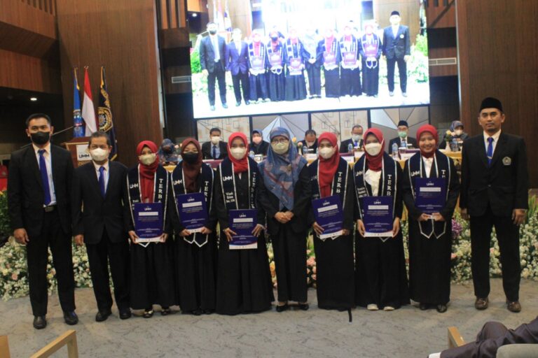 Yudisium Periode III Tahun 2022 FKIP UMM: Transformasi Mahasiswa Menuju Generasi Unggul Berkeadaban