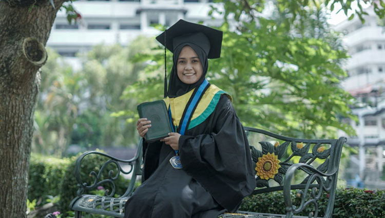 Cerita Anna El-Bagiz, Lulusan Terbaik UMM yang Hoby Ikuti Kompetisi dan Olahraga Ekstrim