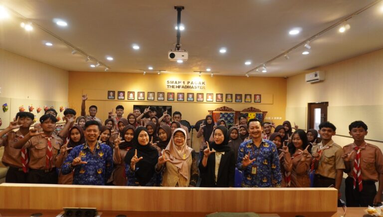 Dorong Peningkatan Literasi Digital, Dosen Pendidikan Bahasa Indonesia FKIP UMM Latih Siswa SMAN 1 Pagak Menulis Cerpen Berbantuan AI