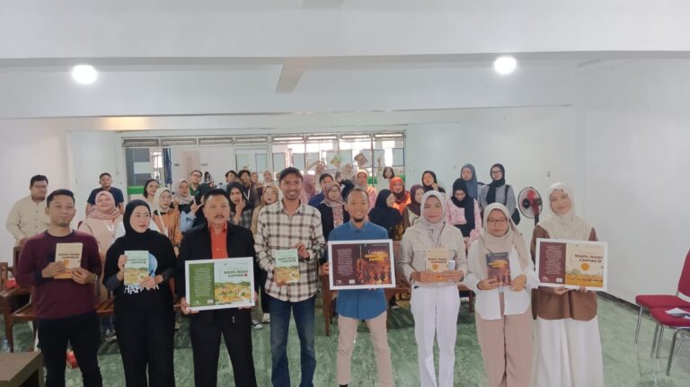 Membanggakan! Mahasiswa CoE Entrepreneur Perbukuan Prodi PBI Luncurkan Ensiklopedia Tradisi Kampung