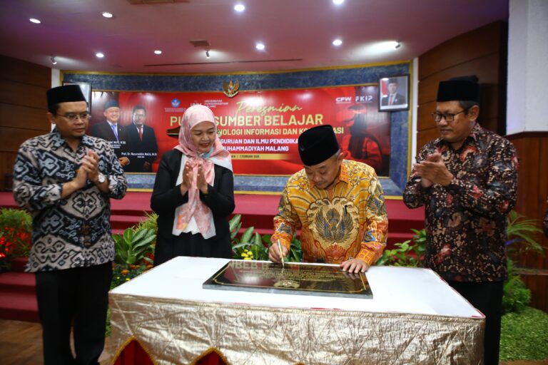 Menteri Dikdasmen Resmikan Pusat Sumber Belajar FKIP UMM