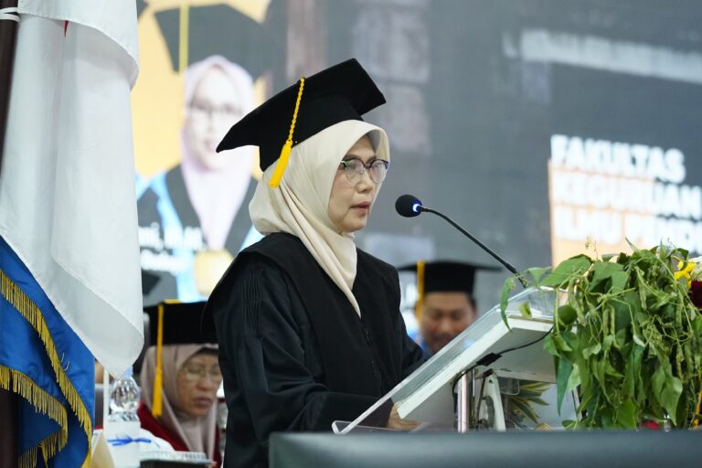 Dikukuhkan Guru Besar, Prof. Dr. Sugiarti Tegaskan Peran Sastra sebagai Pembangun Peradaban